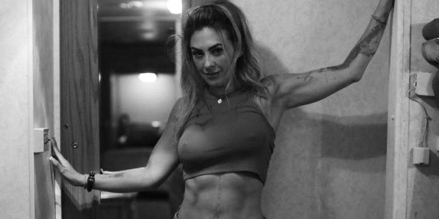 Sin sostén Aracely Arambula presume figura