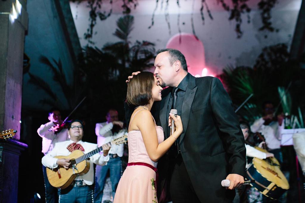 Pepe Aguilar comparte mural de su hija Ángela